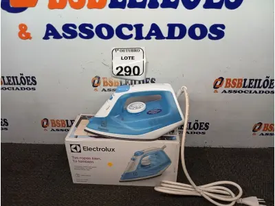 LOTE 290 - 01 FERRO DE PASSAR ROUPAS A VAPOR ELECTROLUX COR BRANCA C/ AZUL (NOVO). (NO ESTADO) ATENÇÃO! FAZER A VISITAÇÃO ANTES DE ARREMATAR, NÃO SABEMOS SE FUNCIONA. LEILÃO NÃO TEM GARANTIA E NEM DEVOLUÇÃO, SUJEITO A POSSÍVEIS AVARIAS VISÍVEIS/OCULTAS E/OU AUSÊNCIA DE COMPONENTES.