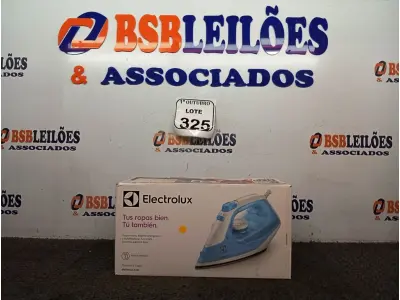 LOTE 325 - 01 FERRO DE PASSAR ROUPAS A VAPOR ELECTROLUX COR BRANCA C/ AZUL (NOVO). (NO ESTADO) ATENÇÃO! FAZER A VISITAÇÃO ANTES DE ARREMATAR, NÃO SABEMOS SE FUNCIONA. LEILÃO NÃO TEM GARANTIA E NEM DEVOLUÇÃO, SUJEITO A POSSÍVEIS AVARIAS VISÍVEIS/OCULTAS E/OU AUSÊNCIA DE COMPONENTES.