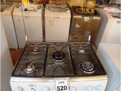 LOTE 520 - 01 FOGÃO DAKO 05 BOCAS. (NO ESTADO) ATENÇÃO! FAZER A VISITAÇÃO ANTES DE ARREMATAR, NÃO SABEMOS SE FUNCIONA. LEILÃO NÃO TEM GARANTIA E NEM DEVOLUÇÃO, SUJEITO A POSSÍVEIS AVARIAS VISÍVEIS/OCULTAS E/OU AUSÊNCIA DE COMPONENTES.