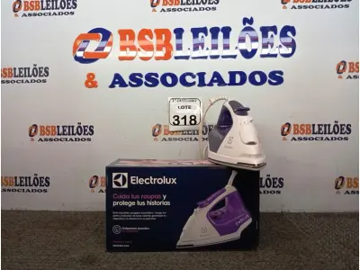 LOTE 318 - 01 FERRO A VAPOR DE PASSAR ROUPAS ELECTROLUX COR BRANCA C/ ROXO (NOVO). (NO ESTADO) ATENÇÃO! FAZER A VISITAÇÃO ANTES DE ARREMATAR, NÃO SABEMOS SE FUNCIONA. LEILÃO NÃO TEM GARANTIA E NEM DEVOLUÇÃO, SUJEITO A POSSÍVEIS AVARIAS VISÍVEIS/OCULTAS E/OU AUSÊNCIA DE COMPONENTES.