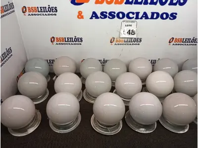 LOTE 548 - 01 LOTE COM GLOBO EM VIDRO P/LUMINÁRIAS. NO ESTADO) ATENÇÃO! FAZER A VISITAÇÃO ANTES DE ARREMATAR, NÃO SABEMOS SE FUNCIONA. LEILÃO NÃO TEM GARANTIA E NEM DEVOLUÇÃO, SUJEITO A POSSÍVEIS AVARIAS VISÍVEIS/OCULTAS E/OU AUSÊNCIA DE COMPONENTES.