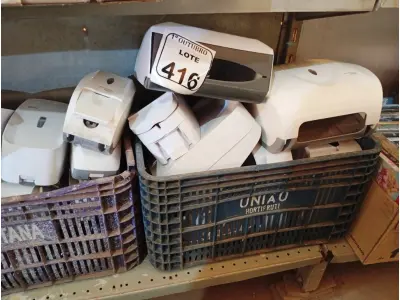 LOTE 416 - 01 LOTE C/ DIVERSOS DISPENSERS. (NO ESTADO) ATENÇÃO! FAZER A VISITAÇÃO ANTES DE ARREMATAR, NÃO SABEMOS SE FUNCIONA. LEILÃO NÃO TEM GARANTIA E NEM DEVOLUÇÃO, SUJEITO A POSSÍVEIS AVARIAS VISÍVEIS/OCULTAS E/OU AUSÊNCIA DE COMPONENTES.