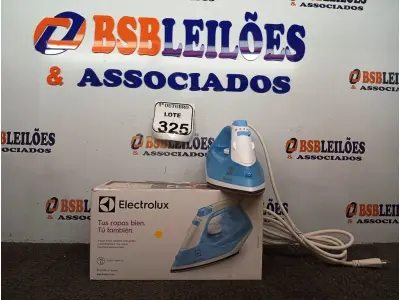 LOTE 325 - 01 FERRO DE PASSAR ROUPAS A VAPOR ELECTROLUX COR BRANCA C/ AZUL (NOVO). (NO ESTADO) ATENÇÃO! FAZER A VISITAÇÃO ANTES DE ARREMATAR, NÃO SABEMOS SE FUNCIONA. LEILÃO NÃO TEM GARANTIA E NEM DEVOLUÇÃO, SUJEITO A POSSÍVEIS AVARIAS VISÍVEIS/OCULTAS E/OU AUSÊNCIA DE COMPONENTES.