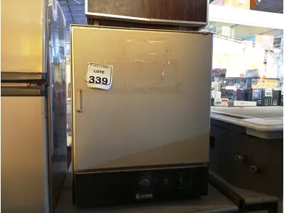 LOTE 339 - 01 ESTUFA PARA A ESTERILIZAÇÃO MARCA FAME E 01 FRIGOBAR MARCA CONSUL. (NO ESTADO) ATENÇÃO! FAZER A VISITAÇÃO ANTES DE ARREMATAR, NÃO SABEMOS SE FUNCIONA. LEILÃO NÃO TEM GARANTIA E NEM DEVOLUÇÃO, SUJEITO A POSSÍVEIS AVARIAS VISÍVEIS/OCULTAS E/OU AUSÊNCIA DE COMPONENTES.