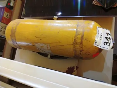 LOTE 341 - 01 CILINDRO GNV VEICULAR. (NO ESTADO) ATENÇÃO! FAZER A VISITAÇÃO ANTES DE ARREMATAR, NÃO SABEMOS SE FUNCIONA. LEILÃO NÃO TEM GARANTIA E NEM DEVOLUÇÃO, SUJEITO A POSSÍVEIS AVARIAS VISÍVEIS/OCULTAS E/OU AUSÊNCIA DE COMPONENTES.