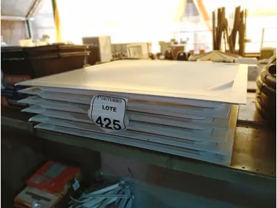 LOTE 425 - 06 PAINÉIS DE LED. (NO ESTADO) ATENÇÃO! FAZER A VISITAÇÃO ANTES DE ARREMATAR, NÃO SABEMOS SE FUNCIONA. LEILÃO NÃO TEM GARANTIA E NEM DEVOLUÇÃO, SUJEITO A POSSÍVEIS AVARIAS VISÍVEIS/OCULTAS E/OU AUSÊNCIA DE COMPONENTES.