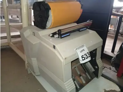 LOTE 533 - 01 TONER E 01 AUTO ENVELOPADORA. (NO ESTADO) ATENÇÃO! FAZER A VISITAÇÃO ANTES DE ARREMATAR, NÃO SABEMOS SE FUNCIONA. LEILÃO NÃO TEM GARANTIA E NEM DEVOLUÇÃO, SUJEITO A POSSÍVEIS AVARIAS VISÍVEIS/OCULTAS E/OU AUSÊNCIA DE COMPONENTES.
