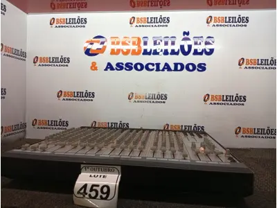LOTE 459 - 01 MESA DE SOM 16 CANAIS MARCA STANER MODELO UX-16. (NO ESTADO) ATENÇÃO! FAZER A VISITAÇÃO ANTES DE ARREMATAR, NÃO SABEMOS SE FUNCIONA. LEILÃO NÃO TEM GARANTIA E NEM DEVOLUÇÃO, SUJEITO A POSSÍVEIS AVARIAS VISÍVEIS/OCULTAS E/OU AUSÊNCIA DE COMPONENTES.