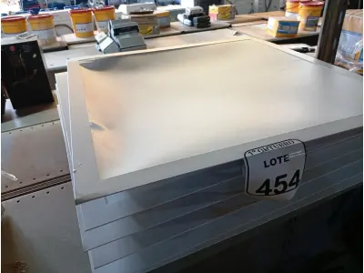 LOTE 454 - 06 PAINÉIS DE LED. (NO ESTADO) ATENÇÃO! FAZER A VISITAÇÃO ANTES DE ARREMATAR, NÃO SABEMOS SE FUNCIONA. LEILÃO NÃO TEM GARANTIA E NEM DEVOLUÇÃO, SUJEITO A POSSÍVEIS AVARIAS VISÍVEIS/OCULTAS E/OU AUSÊNCIA DE COMPONENTES.