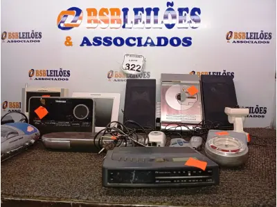 LOTE 322 - 01 PORTA RETRATO DIGITAL, 01 DVD PORTÁTIL E DIVERSOS APARELHOS ELETRÔNICOS. (NO ESTADO) ATENÇÃO! FAZER A VISITAÇÃO ANTES DE ARREMATAR, NÃO SABEMOS SE FUNCIONA. LEILÃO NÃO TEM GARANTIA E NEM DEVOLUÇÃO, SUJEITO A POSSÍVEIS AVARIAS VISÍVEIS/OCULTAS E/OU AUSÊNCIA DE COMPONENTES.