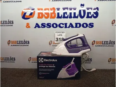 LOTE 318 - 01 FERRO A VAPOR DE PASSAR ROUPAS ELECTROLUX COR BRANCA C/ ROXO (NOVO). (NO ESTADO) ATENÇÃO! FAZER A VISITAÇÃO ANTES DE ARREMATAR, NÃO SABEMOS SE FUNCIONA. LEILÃO NÃO TEM GARANTIA E NEM DEVOLUÇÃO, SUJEITO A POSSÍVEIS AVARIAS VISÍVEIS/OCULTAS E/OU AUSÊNCIA DE COMPONENTES.