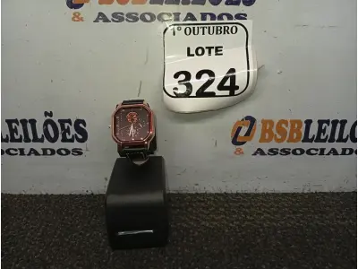 LOTE 324 - 01 RELÓGIO DE PULSO. (NO ESTADO) ATENÇÃO! FAZER A VISITAÇÃO ANTES DE ARREMATAR, NÃO SABEMOS SE FUNCIONA. LEILÃO NÃO TEM GARANTIA E NEM DEVOLUÇÃO, SUJEITO A POSSÍVEIS AVARIAS VISÍVEIS/OCULTAS E/OU AUSÊNCIA DE COMPONENTES.