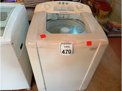 LOTE 470 - 01 MÁQUINA DE LAVAR ROUPAS ELECTROLUX. (NO ESTADO) ATENÇÃO! FAZER A VISITAÇÃO ANTES DE ARREMATAR, NÃO SABEMOS SE FUNCIONA. LEILÃO NÃO TEM GARANTIA E NEM DEVOLUÇÃO, SUJEITO A POSSÍVEIS AVARIAS VISÍVEIS/OCULTAS E/OU AUSÊNCIA DE COMPONENTES.