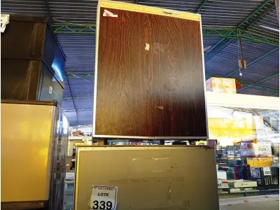 LOTE 339 - 01 ESTUFA PARA A ESTERILIZAÇÃO MARCA FAME E 01 FRIGOBAR MARCA CONSUL. (NO ESTADO) ATENÇÃO! FAZER A VISITAÇÃO ANTES DE ARREMATAR, NÃO SABEMOS SE FUNCIONA. LEILÃO NÃO TEM GARANTIA E NEM DEVOLUÇÃO, SUJEITO A POSSÍVEIS AVARIAS VISÍVEIS/OCULTAS E/OU AUSÊNCIA DE COMPONENTES.
