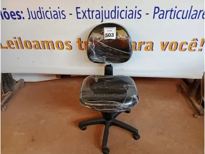 LOTE 503 - 01 CADEIRA ESTOFADA S/ BRAÇO. (NO ESTADO) ATENÇÃO! FAZER A VISITAÇÃO ANTES DE ARREMATAR, NÃO SABEMOS SE FUNCIONA. LEILÃO NÃO TEM GARANTIA E NEM DEVOLUÇÃO, SUJEITO A POSSÍVEIS AVARIAS VISÍVEIS/OCULTAS E/OU AUSÊNCIA DE COMPONENTES.