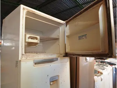 LOTE 516 - 01 GELADEIRA ELECTROLUX 127V P/ RETIRADA DE PEÇAS. (NO ESTADO) ATENÇÃO! FAZER A VISITAÇÃO ANTES DE ARREMATAR, NÃO SABEMOS SE FUNCIONA. LEILÃO NÃO TEM GARANTIA E NEM DEVOLUÇÃO, SUJEITO A POSSÍVEIS AVARIAS VISÍVEIS/OCULTAS E/OU AUSÊNCIA DE COMPONENTES.