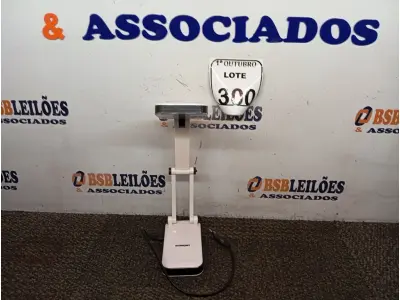 LOTE 300 - 01 LUMINÁRIA DE MESA ECONOMY. (NO ESTADO) ATENÇÃO! FAZER A VISITAÇÃO ANTES DE ARREMATAR, NÃO SABEMOS SE FUNCIONA. LEILÃO NÃO TEM GARANTIA E NEM DEVOLUÇÃO, SUJEITO A POSSÍVEIS AVARIAS VISÍVEIS/OCULTAS E/OU AUSÊNCIA DE COMPONENTES.