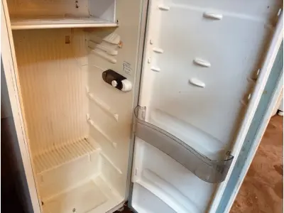 LOTE 519 - 01 GELADEIRA CONSUL. (NO ESTADO) ATENÇÃO! FAZER A VISITAÇÃO ANTES DE ARREMATAR, NÃO SABEMOS SE FUNCIONA. LEILÃO NÃO TEM GARANTIA E NEM DEVOLUÇÃO, SUJEITO A POSSÍVEIS AVARIAS VISÍVEIS/OCULTAS E/OU AUSÊNCIA DE COMPONENTES.