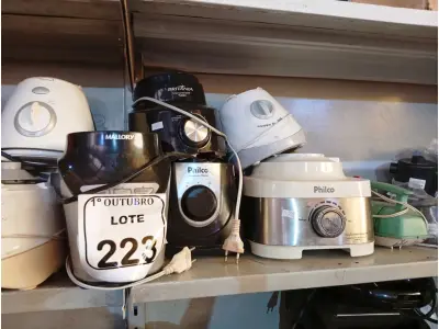 LOTE 223 - 01 LOTE C/DIVERSAS BASES DE LIQUIDIFICADORES MARCAS E MODELOS DIVERSOS. (NO ESTADO) ATENÇÃO! FAZER A VISITAÇÃO ANTES DE ARREMATAR, NÃO SABEMOS SE FUNCIONA. LEILÃO NÃO TEM GARANTIA E NEM DEVOLUÇÃO, SUJEITO A POSSÍVEIS AVARIAS VISÍVEIS/OCULTAS E/OU AUSÊNCIA DE COMPONENTES.