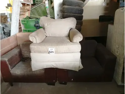 LOTE 529 - 03 POLTRONAS DIVERSAS. (NO ESTADO) ATENÇÃO! FAZER A VISITAÇÃO ANTES DE ARREMATAR, NÃO SABEMOS SE FUNCIONA. LEILÃO NÃO TEM GARANTIA E NEM DEVOLUÇÃO, SUJEITO A POSSÍVEIS AVARIAS VISÍVEIS/OCULTAS E/OU AUSÊNCIA DE COMPONENTES.
