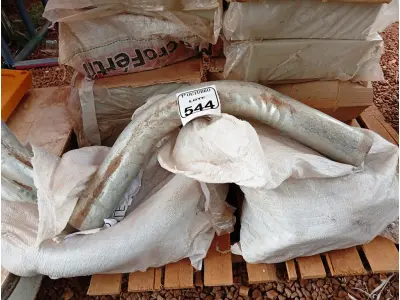 LOTE 544 - 01 LOTE COM CURVAS EM FERRO. (NO ESTADO) ATENÇÃO! FAZER A VISITAÇÃO ANTES DE ARREMATAR, NÃO SABEMOS SE FUNCIONA. LEILÃO NÃO TEM GARANTIA E NEM DEVOLUÇÃO, SUJEITO A POSSÍVEIS AVARIAS VISÍVEIS/OCULTAS E/OU AUSÊNCIA DE COMPONENTES.