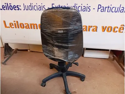 LOTE 493 - 01 CADEIRA ESTOFADA S/ BRAÇO. (NO ESTADO) ATENÇÃO! FAZER A VISITAÇÃO ANTES DE ARREMATAR, NÃO SABEMOS SE FUNCIONA. LEILÃO NÃO TEM GARANTIA E NEM DEVOLUÇÃO, SUJEITO A POSSÍVEIS AVARIAS VISÍVEIS/OCULTAS E/OU AUSÊNCIA DE COMPONENTES.