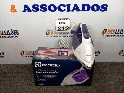 LOTE 312 - 01 FERRO DE PASSAR ROUPAS A VAPOR ELECTROLUX COR BRANCA C/ ROXO (NOVO). (NO ESTADO) ATENÇÃO! FAZER A VISITAÇÃO ANTES DE ARREMATAR, NÃO SABEMOS SE FUNCIONA. LEILÃO NÃO TEM GARANTIA E NEM DEVOLUÇÃO, SUJEITO A POSSÍVEIS AVARIAS VISÍVEIS/OCULTAS E/OU AUSÊNCIA DE COMPONENTES.