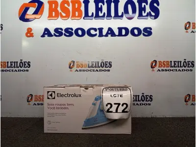 LOTE 272 - 01 FERRO DE PASSAR ROUPAS A VAPOR ELECTROLUX COR BRANCA C/ AZUL (NOVO). (NO ESTADO) ATENÇÃO! FAZER A VISITAÇÃO ANTES DE ARREMATAR, NÃO SABEMOS SE FUNCIONA. LEILÃO NÃO TEM GARANTIA E NEM DEVOLUÇÃO, SUJEITO A POSSÍVEIS AVARIAS VISÍVEIS/OCULTAS E/OU AUSÊNCIA DE COMPONENTES.