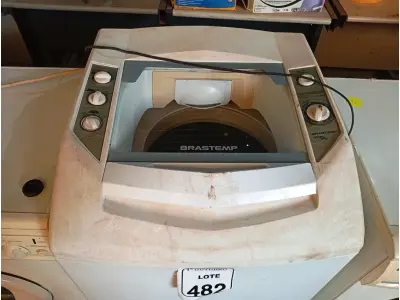 LOTE 482 - 01 MÁQUINA DE LAVAR ROUPAS BRASTEMP. (NO ESTADO) ATENÇÃO! FAZER A VISITAÇÃO ANTES DE ARREMATAR, NÃO SABEMOS SE FUNCIONA. LEILÃO NÃO TEM GARANTIA E NEM DEVOLUÇÃO, SUJEITO A POSSÍVEIS AVARIAS VISÍVEIS/OCULTAS E/OU AUSÊNCIA DE COMPONENTES.