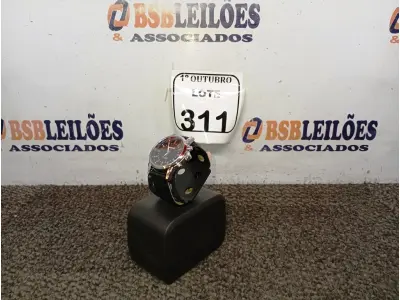 LOTE 311 - 01 RELÓGIO DE PULSO. (NO ESTADO) ATENÇÃO! FAZER A VISITAÇÃO ANTES DE ARREMATAR, NÃO SABEMOS SE FUNCIONA. LEILÃO NÃO TEM GARANTIA E NEM DEVOLUÇÃO, SUJEITO A POSSÍVEIS AVARIAS VISÍVEIS/OCULTAS E/OU AUSÊNCIA DE COMPONENTES.