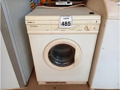 LOTE 485 - 01 MÁQUINA DE LAVAR ROUPAS EVOLUTION. (NO ESTADO) ATENÇÃO! FAZER A VISITAÇÃO ANTES DE ARREMATAR, NÃO SABEMOS SE FUNCIONA. LEILÃO NÃO TEM GARANTIA E NEM DEVOLUÇÃO, SUJEITO A POSSÍVEIS AVARIAS VISÍVEIS/OCULTAS E/OU AUSÊNCIA DE COMPONENTES.