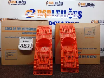 LOTE 387 - 02 CAIXAS DE LUZ OCTOGONAL. (NO ESTADO) ATENÇÃO! FAZER A VISITAÇÃO ANTES DE ARREMATAR, NÃO SABEMOS SE FUNCIONA. LEILÃO NÃO TEM GARANTIA E NEM DEVOLUÇÃO, SUJEITO A POSSÍVEIS AVARIAS VISÍVEIS/OCULTAS E/OU AUSÊNCIA DE COMPONENTES.