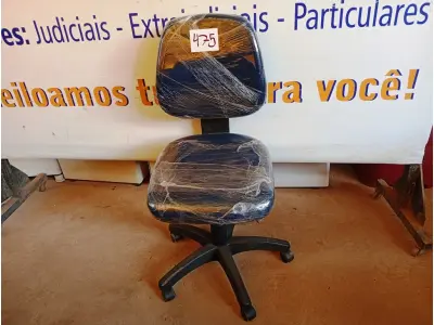 LOTE 475 - 01 CADEIRA ESTOFADA S/ BRAÇO. (NO ESTADO) ATENÇÃO! FAZER A VISITAÇÃO ANTES DE ARREMATAR, NÃO SABEMOS SE FUNCIONA. LEILÃO NÃO TEM GARANTIA E NEM DEVOLUÇÃO, SUJEITO A POSSÍVEIS AVARIAS VISÍVEIS/OCULTAS E/OU AUSÊNCIA DE COMPONENTES.