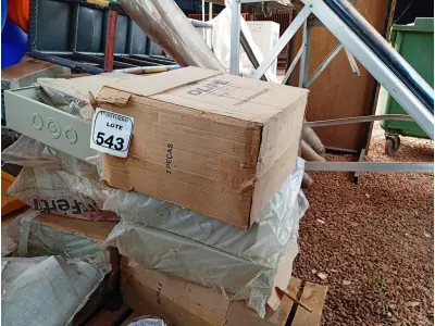 LOTE 543 - 01 LOTE COM CAIXAS DE PASSAGEM 40X40. (NO ESTADO) ATENÇÃO! FAZER A VISITAÇÃO ANTES DE ARREMATAR, NÃO SABEMOS SE FUNCIONA. LEILÃO NÃO TEM GARANTIA E NEM DEVOLUÇÃO, SUJEITO A POSSÍVEIS AVARIAS VISÍVEIS/OCULTAS E/OU AUSÊNCIA DE COMPONENTES.