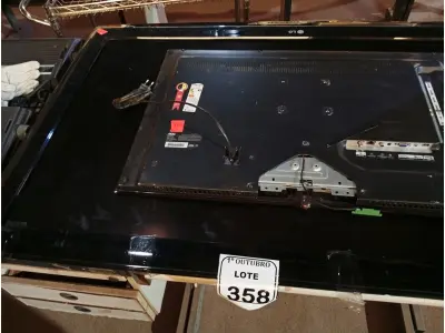 LOTE 358 - 01 TV LG 52” POLEGADAS E 01 TV AOC 32” POLEGADAS P/ RETIRADA DE PEÇAS. (NO ESTADO) ATENÇÃO! FAZER A VISITAÇÃO ANTES DE ARREMATAR, NÃO SABEMOS SE FUNCIONA. LEILÃO NÃO TEM GARANTIA E NEM DEVOLUÇÃO, SUJEITO A POSSÍVEIS AVARIAS VISÍVEIS/OCULTAS E/OU AUSÊNCIA DE COMPONENTES.
