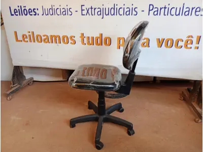 LOTE 503 - 01 CADEIRA ESTOFADA S/ BRAÇO. (NO ESTADO) ATENÇÃO! FAZER A VISITAÇÃO ANTES DE ARREMATAR, NÃO SABEMOS SE FUNCIONA. LEILÃO NÃO TEM GARANTIA E NEM DEVOLUÇÃO, SUJEITO A POSSÍVEIS AVARIAS VISÍVEIS/OCULTAS E/OU AUSÊNCIA DE COMPONENTES.