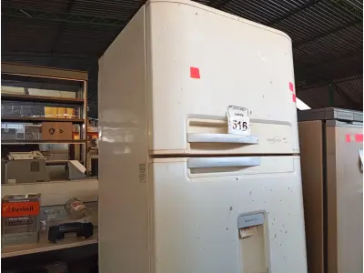 LOTE 516 - 01 GELADEIRA ELECTROLUX 127V P/ RETIRADA DE PEÇAS. (NO ESTADO) ATENÇÃO! FAZER A VISITAÇÃO ANTES DE ARREMATAR, NÃO SABEMOS SE FUNCIONA. LEILÃO NÃO TEM GARANTIA E NEM DEVOLUÇÃO, SUJEITO A POSSÍVEIS AVARIAS VISÍVEIS/OCULTAS E/OU AUSÊNCIA DE COMPONENTES.