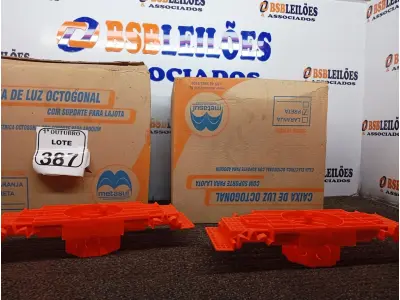 LOTE 387 - 02 CAIXAS DE LUZ OCTOGONAL. (NO ESTADO) ATENÇÃO! FAZER A VISITAÇÃO ANTES DE ARREMATAR, NÃO SABEMOS SE FUNCIONA. LEILÃO NÃO TEM GARANTIA E NEM DEVOLUÇÃO, SUJEITO A POSSÍVEIS AVARIAS VISÍVEIS/OCULTAS E/OU AUSÊNCIA DE COMPONENTES.