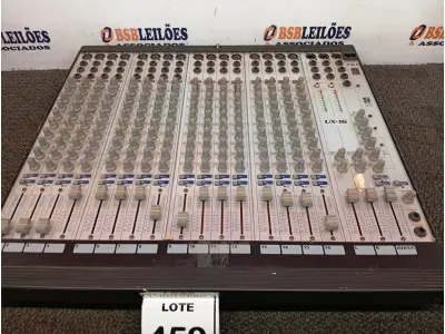 LOTE 459 - 01 MESA DE SOM 16 CANAIS MARCA STANER MODELO UX-16. (NO ESTADO) ATENÇÃO! FAZER A VISITAÇÃO ANTES DE ARREMATAR, NÃO SABEMOS SE FUNCIONA. LEILÃO NÃO TEM GARANTIA E NEM DEVOLUÇÃO, SUJEITO A POSSÍVEIS AVARIAS VISÍVEIS/OCULTAS E/OU AUSÊNCIA DE COMPONENTES.