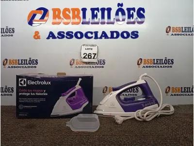 LOTE 267 - 01 FERRO DE PASSAR ROUPAS A VAPOR ELECTROLUX COR BRANCA C/ ROXO (NOVO). (NO ESTADO) ATENÇÃO! FAZER A VISITAÇÃO ANTES DE ARREMATAR, NÃO SABEMOS SE FUNCIONA. LEILÃO NÃO TEM GARANTIA E NEM DEVOLUÇÃO, SUJEITO A POSSÍVEIS AVARIAS VISÍVEIS/OCULTAS E/OU AUSÊNCIA DE COMPONENTES.