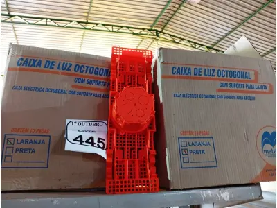 LOTE 445 - 02 CAIXAS DE LUZ OCTOGONAL. (NO ESTADO) ATENÇÃO! FAZER A VISITAÇÃO ANTES DE ARREMATAR, NÃO SABEMOS SE FUNCIONA. LEILÃO NÃO TEM GARANTIA E NEM DEVOLUÇÃO, SUJEITO A POSSÍVEIS AVARIAS VISÍVEIS/OCULTAS E/OU AUSÊNCIA DE COMPONENTES.