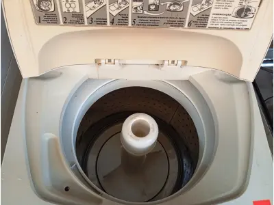 LOTE 524 - 01 MÁQUINA DE LAVAR ROUPAS BRASTEMP. (NO ESTADO) ATENÇÃO! FAZER A VISITAÇÃO ANTES DE ARREMATAR, NÃO SABEMOS SE FUNCIONA. LEILÃO NÃO TEM GARANTIA E NEM DEVOLUÇÃO, SUJEITO A POSSÍVEIS AVARIAS VISÍVEIS/OCULTAS E/OU AUSÊNCIA DE COMPONENTES.