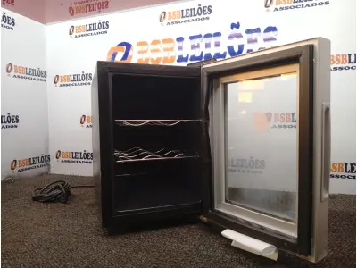LOTE 264 - 01 ADEGA TOCAVE. (NO ESTADO) ATENÇÃO! FAZER A VISITAÇÃO ANTES DE ARREMATAR, NÃO SABEMOS SE FUNCIONA. LEILÃO NÃO TEM GARANTIA E NEM DEVOLUÇÃO, SUJEITO A POSSÍVEIS AVARIAS VISÍVEIS/OCULTAS E/OU AUSÊNCIA DE COMPONENTES.