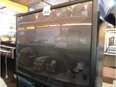 LOTE 388 - 01 TV DE TUBO ANTIGA PIONEER. (NO ESTADO) ATENÇÃO! FAZER A VISITAÇÃO ANTES DE ARREMATAR, NÃO SABEMOS SE FUNCIONA. LEILÃO NÃO TEM GARANTIA E NEM DEVOLUÇÃO, SUJEITO A POSSÍVEIS AVARIAS VISÍVEIS/OCULTAS E/OU AUSÊNCIA DE COMPONENTES.