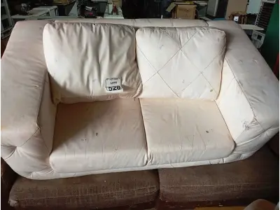 LOTE 528 - 02 SOFÁS DE 02 LUGARES. (NO ESTADO) ATENÇÃO! FAZER A VISITAÇÃO ANTES DE ARREMATAR, NÃO SABEMOS SE FUNCIONA. LEILÃO NÃO TEM GARANTIA E NEM DEVOLUÇÃO, SUJEITO A POSSÍVEIS AVARIAS VISÍVEIS/OCULTAS E/OU AUSÊNCIA DE COMPONENTES.