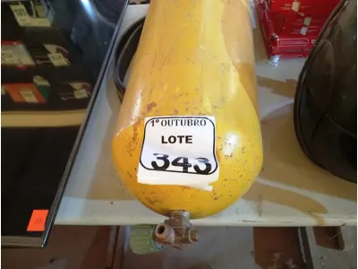 LOTE 343 - 01 CILINDRO GNV VEICULAR. (NO ESTADO) ATENÇÃO! FAZER A VISITAÇÃO ANTES DE ARREMATAR, NÃO SABEMOS SE FUNCIONA. LEILÃO NÃO TEM GARANTIA E NEM DEVOLUÇÃO, SUJEITO A POSSÍVEIS AVARIAS VISÍVEIS/OCULTAS E/OU AUSÊNCIA DE COMPONENTES.