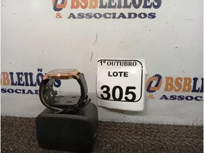 LOTE 305 - 01 RELÓGIO DE PULSO. (NO ESTADO) ATENÇÃO! FAZER A VISITAÇÃO ANTES DE ARREMATAR, NÃO SABEMOS SE FUNCIONA. LEILÃO NÃO TEM GARANTIA E NEM DEVOLUÇÃO, SUJEITO A POSSÍVEIS AVARIAS VISÍVEIS/OCULTAS E/OU AUSÊNCIA DE COMPONENTES.