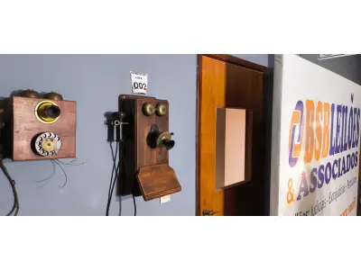 LOTE 002 - 01 TELEFONE MADEIRA PAREDE.PEÇA ORIGINAL, ANTES DOS ANOS 20.(NO ESTADO)