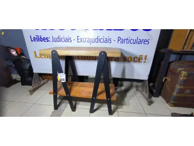 LOTE 056 - 01 APARADOR DE MADEIRA 2 ANDARES. PEÇA UPCYCLING - PRODUZIDA NO BOM E VELHO (NO ESTADO)