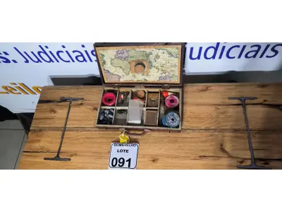 LOTE 091 - 01 CAIXA DE PESCA. (NO ESTADO)